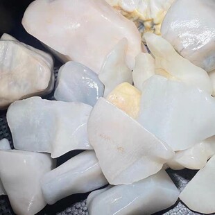 新疆戈壁滩金丝玉羊脂白籽料原石，可雕可玩，玉质细腻油润干净