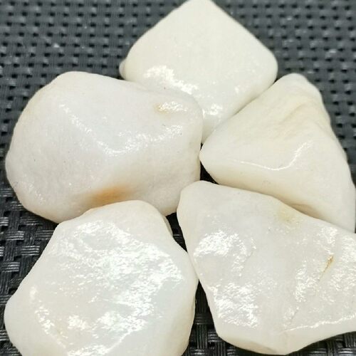 戈壁金丝白戈壁石籽料！金丝玉包浆完好！质地细腻油润！适合雕刻