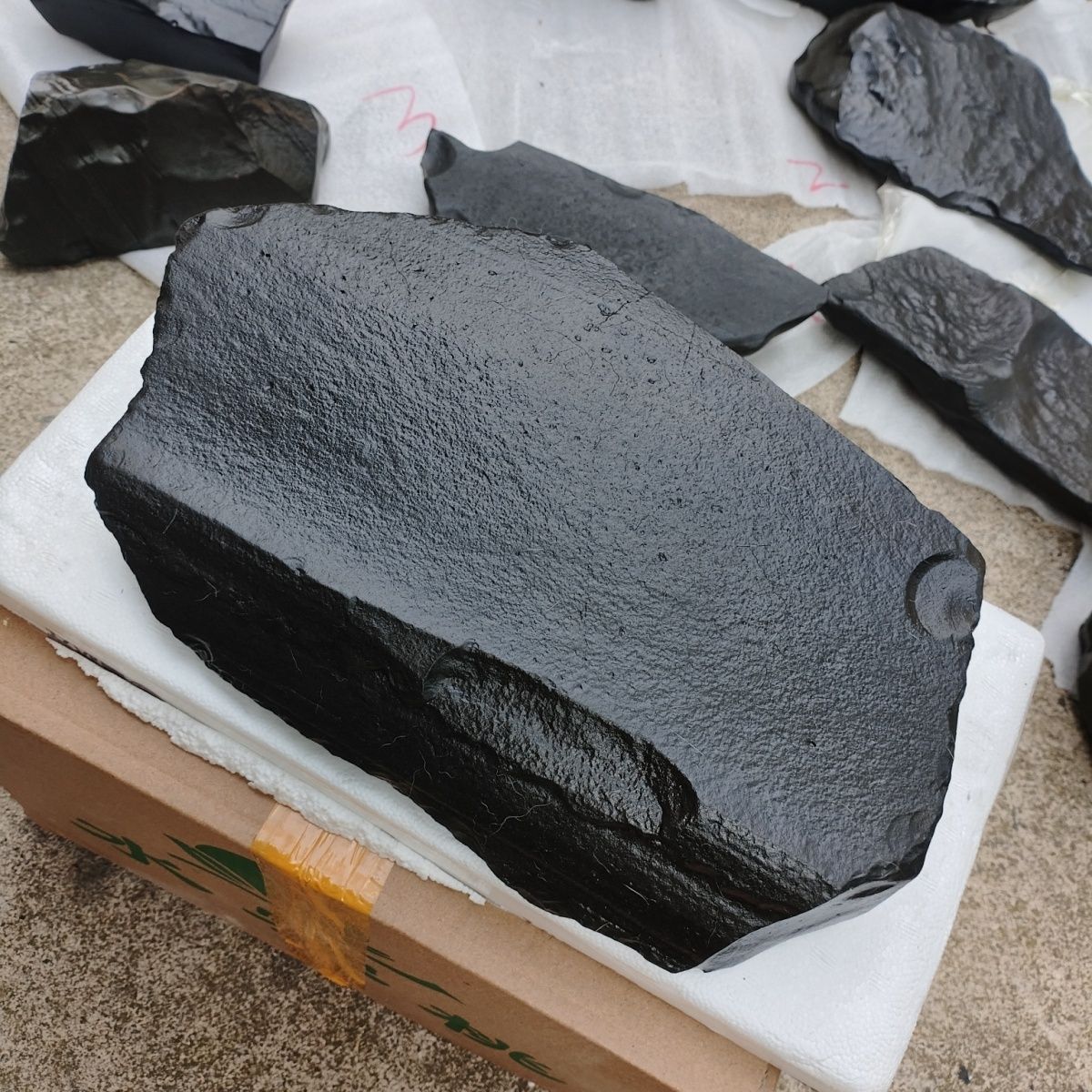 B17 新疆纯天然戈壁石泥石黑泥石黑碧摆件观赏平台天然茶台干泡台
