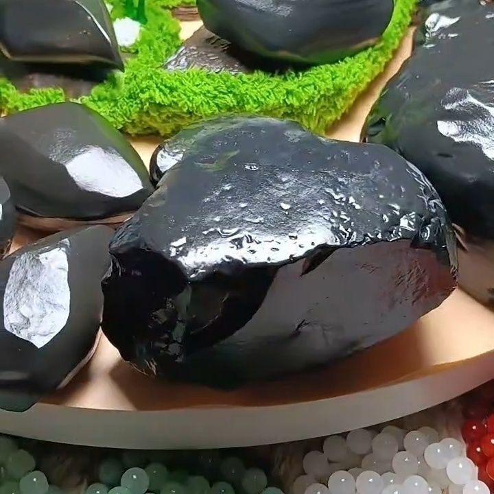 特价10斤  新疆戈壁石泥石黑碧黑油亮黑金刚奇石观赏石