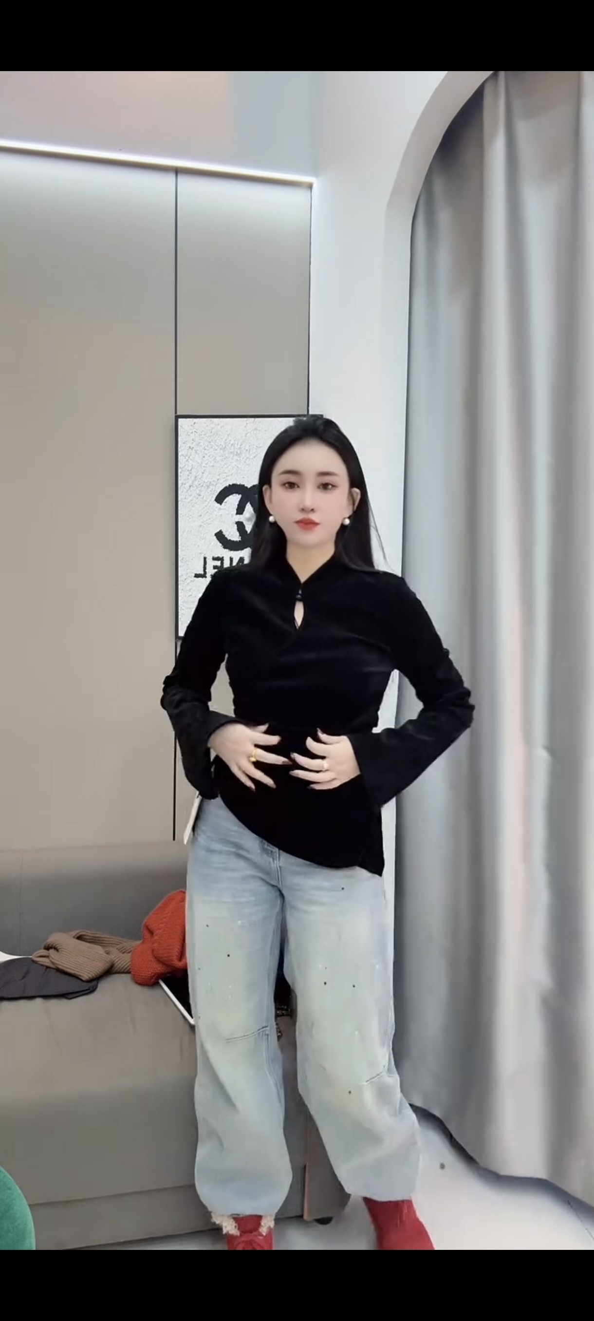 2026春轻奢新中式国风复古盘扣丝绒上衣女设计感洋气时尚喇叭袖潮,女装/女士精品,T恤,淘宝优惠券,粉丝福利购,淘宝优惠卷