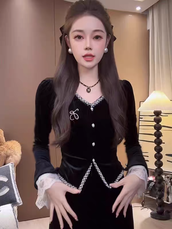 法式复古丝绒钉珠拼接长袖t恤女2025秋新款喇叭袖花边领设计上衣