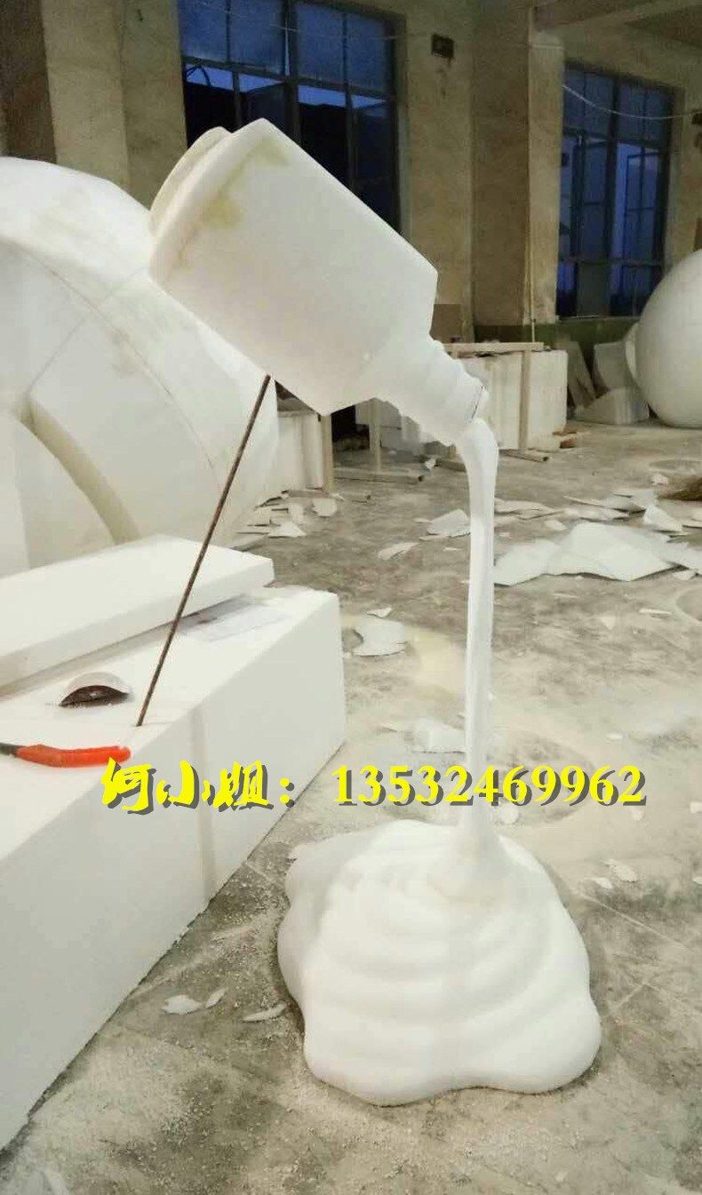 宣传时尚美妆店玻璃钢大型指甲油瓶子雕塑仿真粉底液造型雕像定制