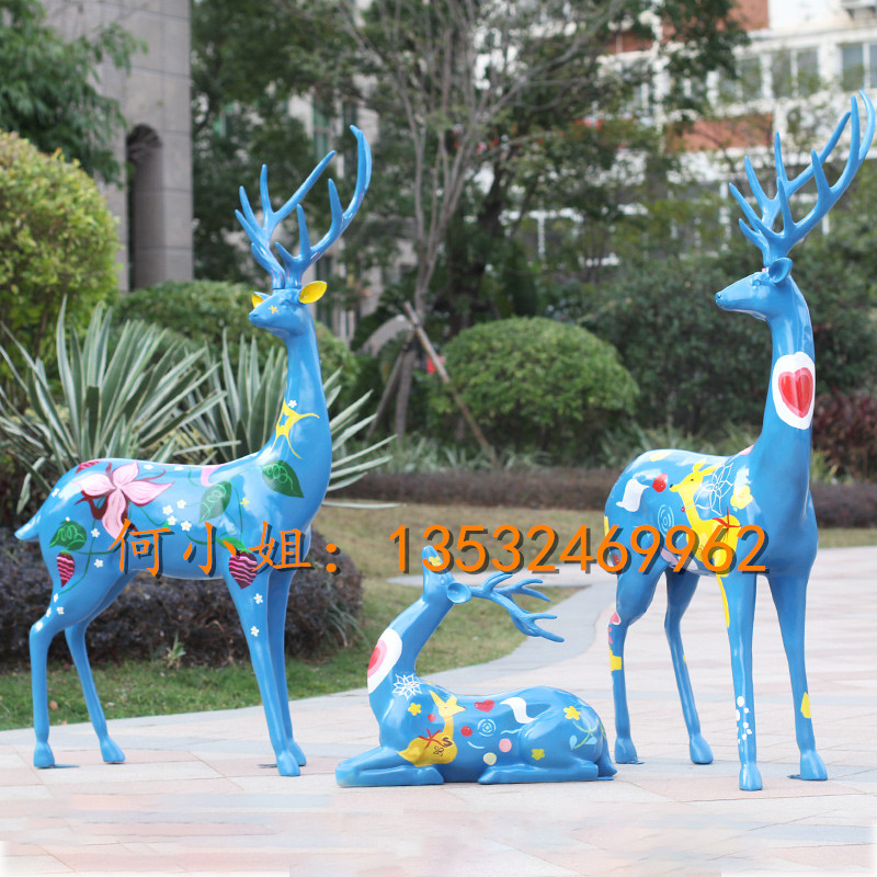 商业中心美陈定制玻璃钢梅花鹿雕像大型卡通长颈鹿造型彩绘鹿雕塑