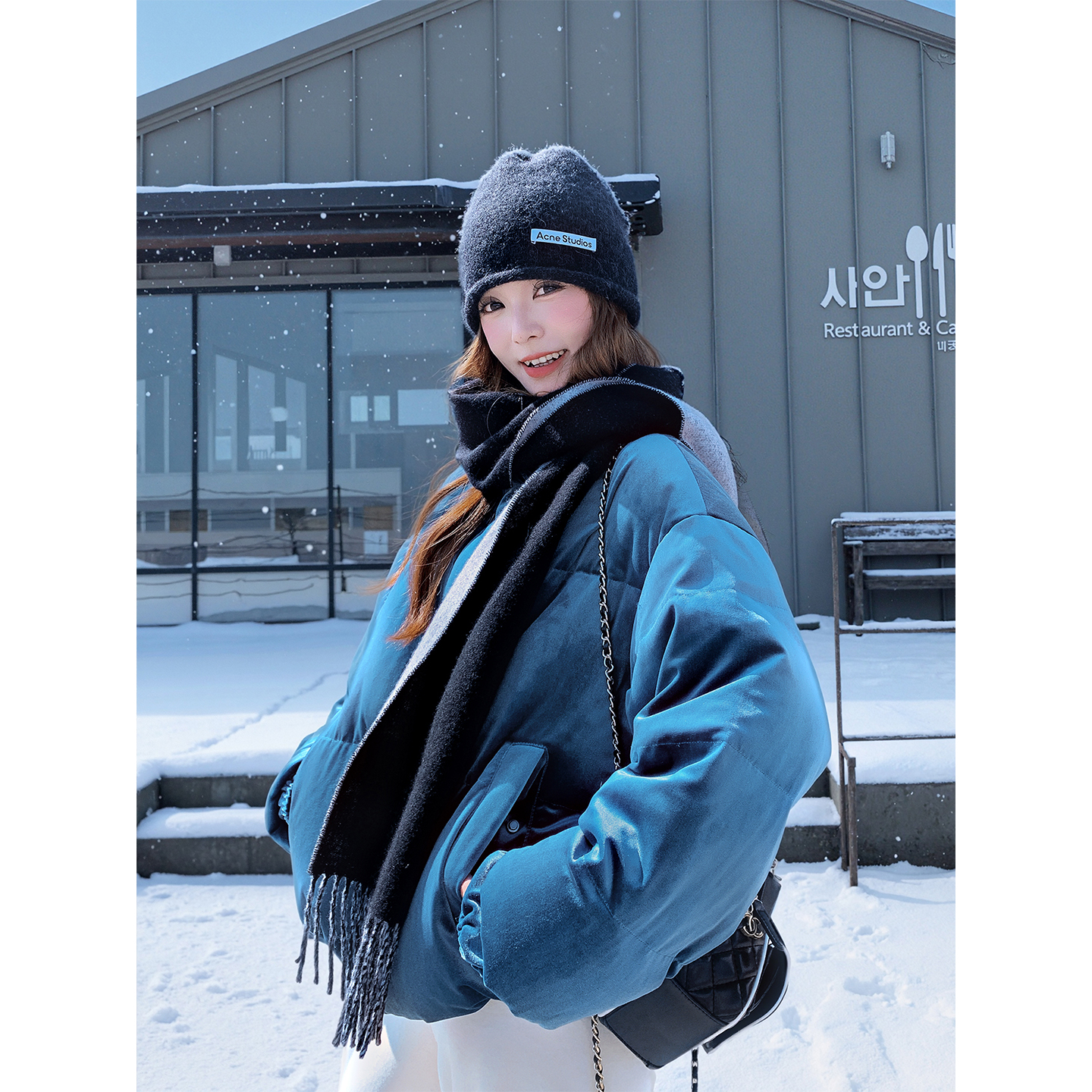 冬季蓝色高级感丝绒90绒羽绒服女