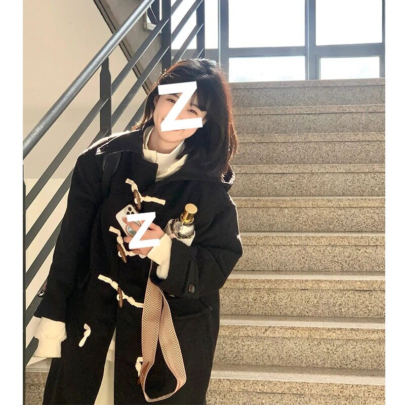 长款黑色牛角扣呢子大衣