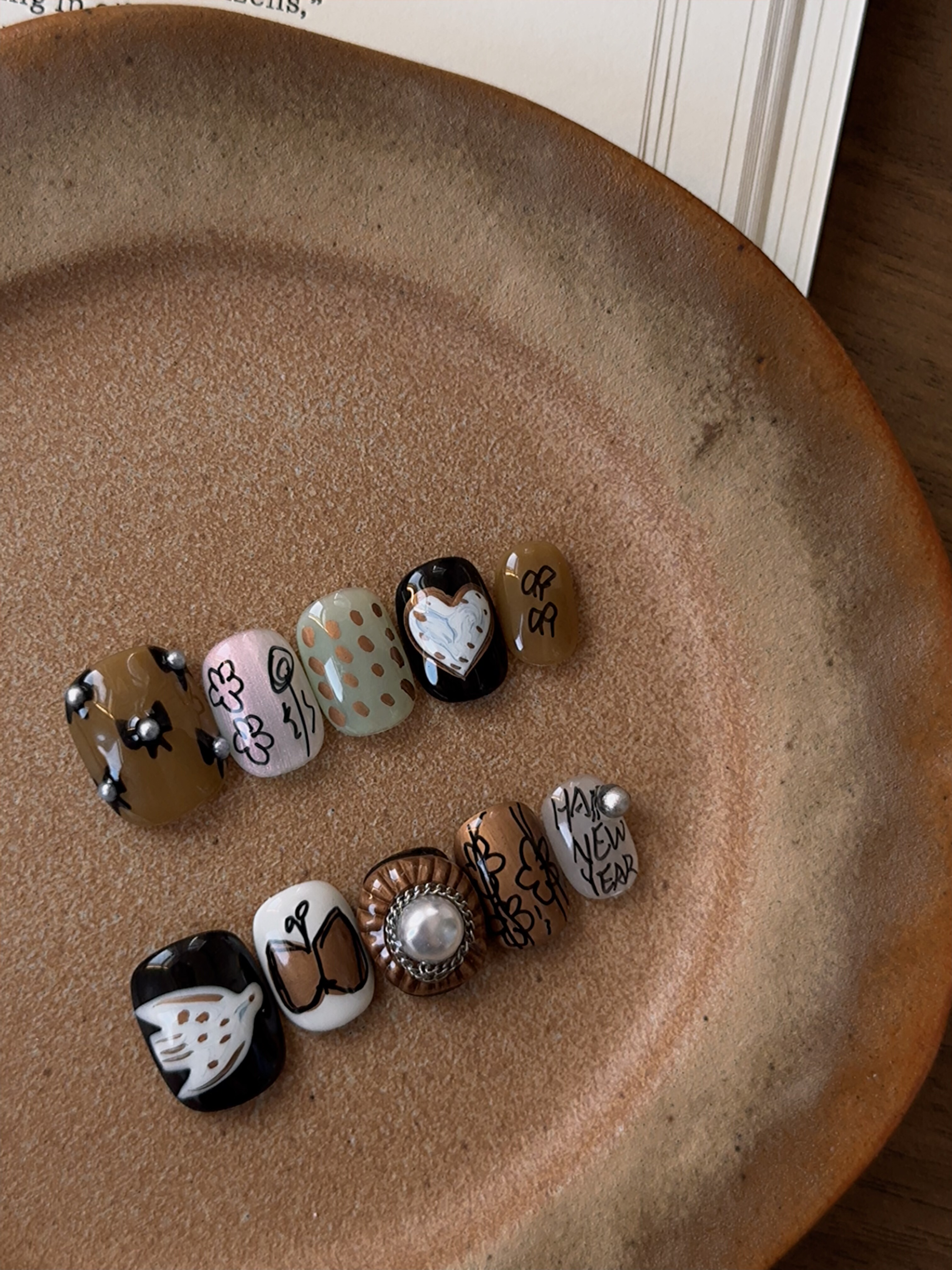 轻奢手工穿戴甲美甲贴片纯手绘珍珠立体造型金属质感日常短款美甲,彩妆/香水/美妆工具,穿戴甲/甲片,淘宝优惠券,粉丝福利购,淘宝优惠卷