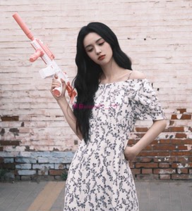 周也秀！独+纯圆~S家 2way一字领露肩泡泡袖印花连衣裙