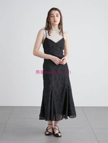 薄款T恤+刺绣吊带连衣裙两件套