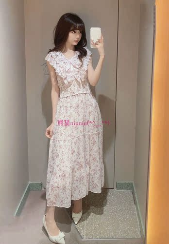 甜美V领小飞袖收腰碎花连衣裙