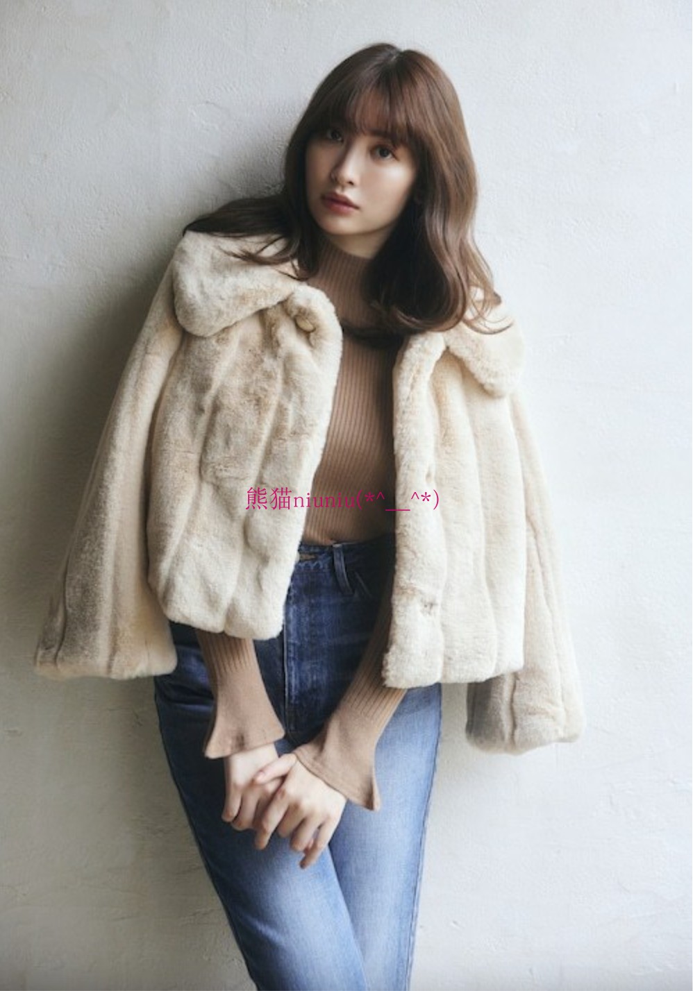 毛绒绒翻领喇叭袖环保皮草短外套