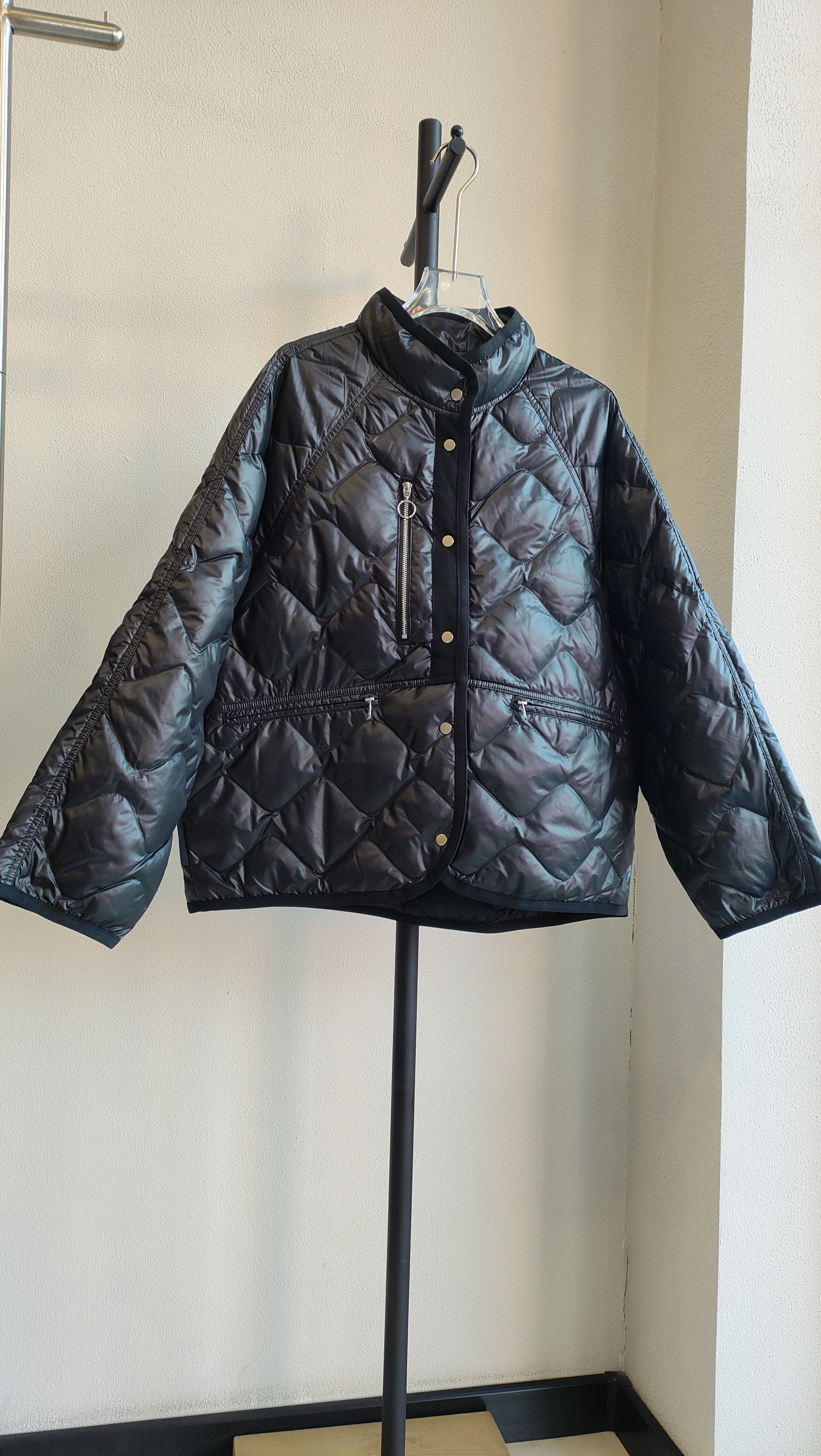 金羽杰正品断码亏清 黑色立领菱格宽松休闲轻薄短款羽绒服外套女