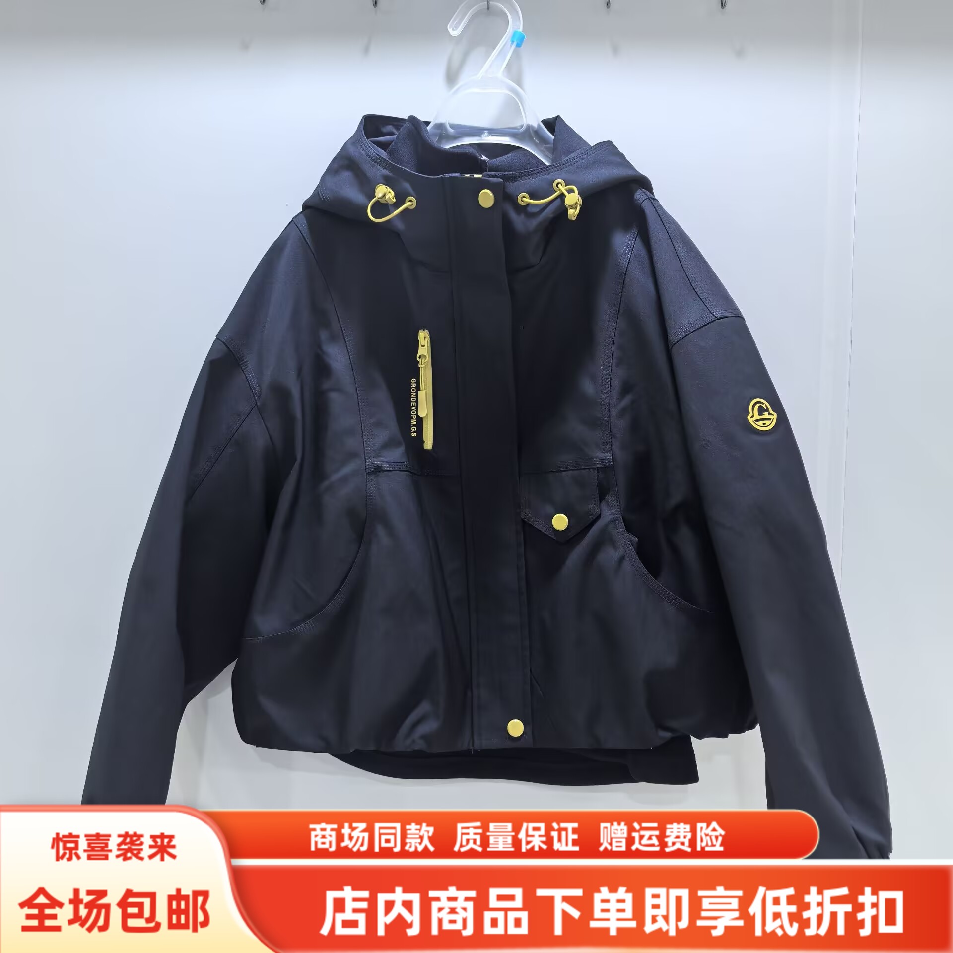 艾HK25DT517冬装2025女新款休闲连帽拼接冲锋衣加绒假两件短外套