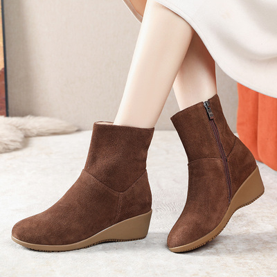 磨砂皮小坡跟短靴女新款冬季妈妈鞋加绒保暖棉靴软底绒面皮靴4142