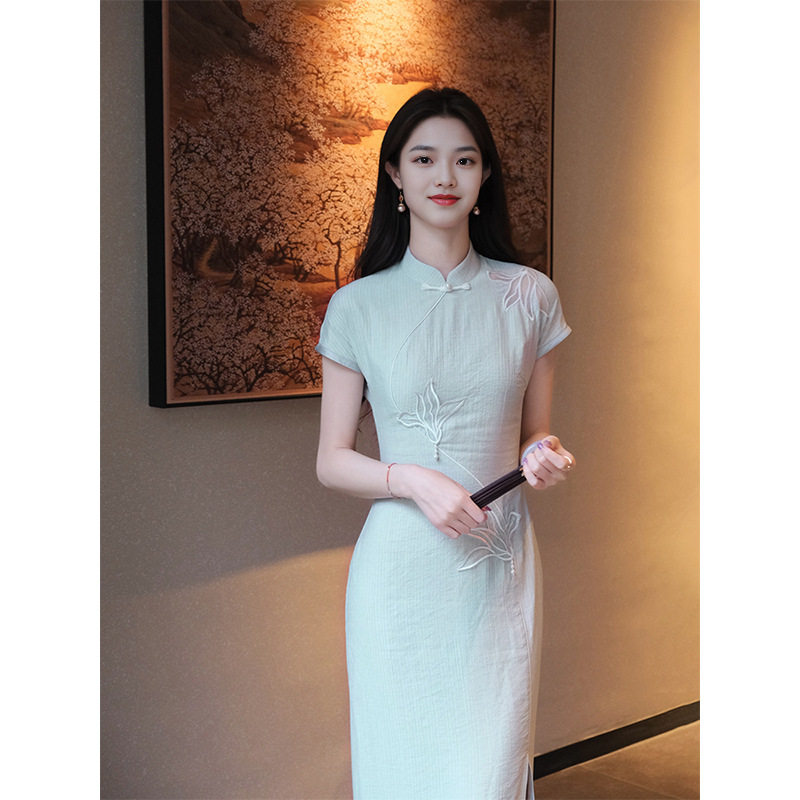梦华录新中式镂空改良旗袍女春夏新款绣花肌理感收腰修身连衣裙