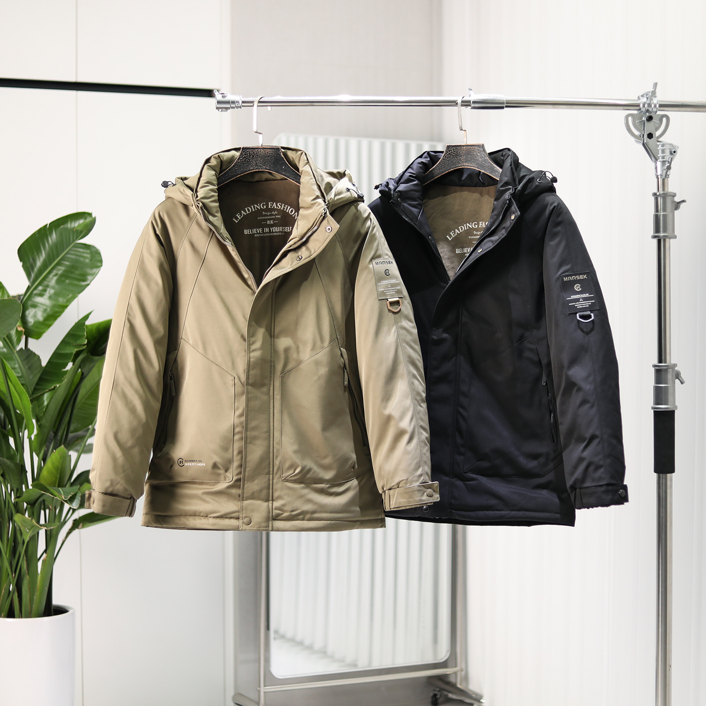 户外防泼水蓄热保暖加厚连帽棉服