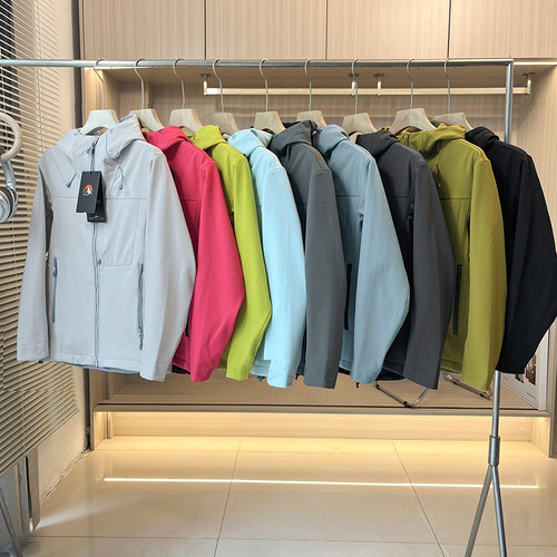 情侣户外防风防水连帽软壳冲锋衣