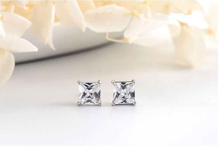 pt950铂金莫桑钻石耳钉小耳骨公主方清新透明百搭防过敏闪耀男女
