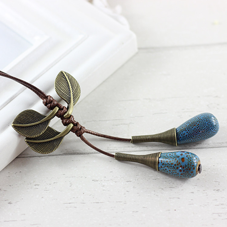 秋冬韩版时尚叶子流苏长款项链女百搭陶瓷简约毛衣链挂链配饰品