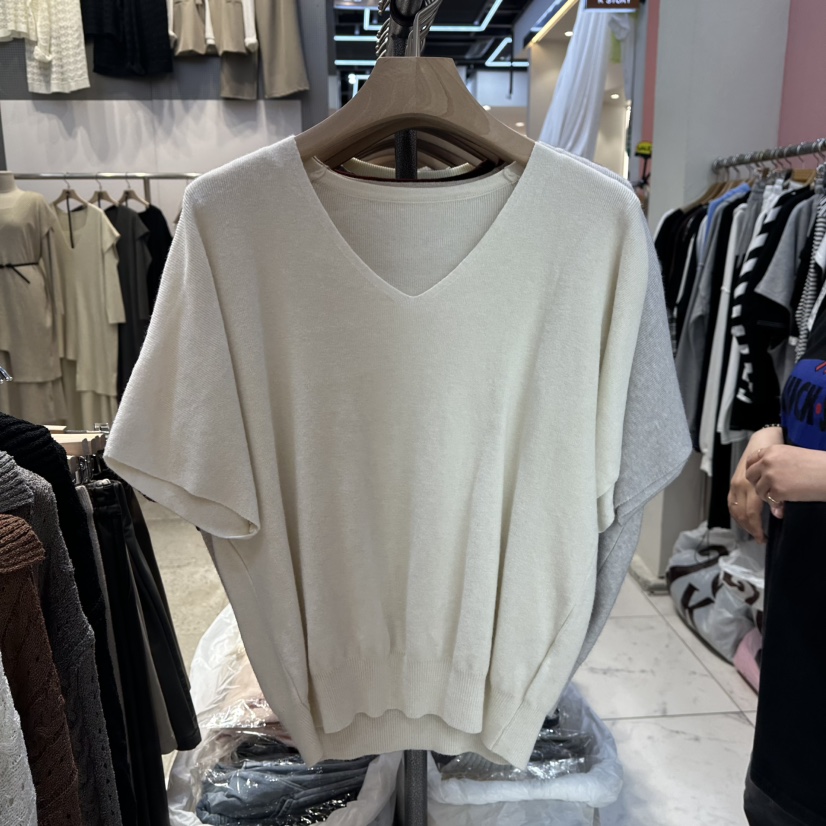 BLOOM-Q东大门㊣实拍女装新款人气真品时尚热卖推荐T恤V领