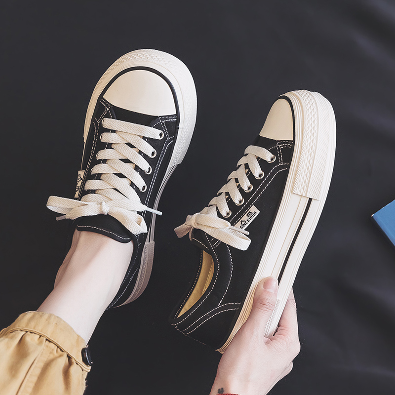 人本低帮圆头时尚板鞋厚底