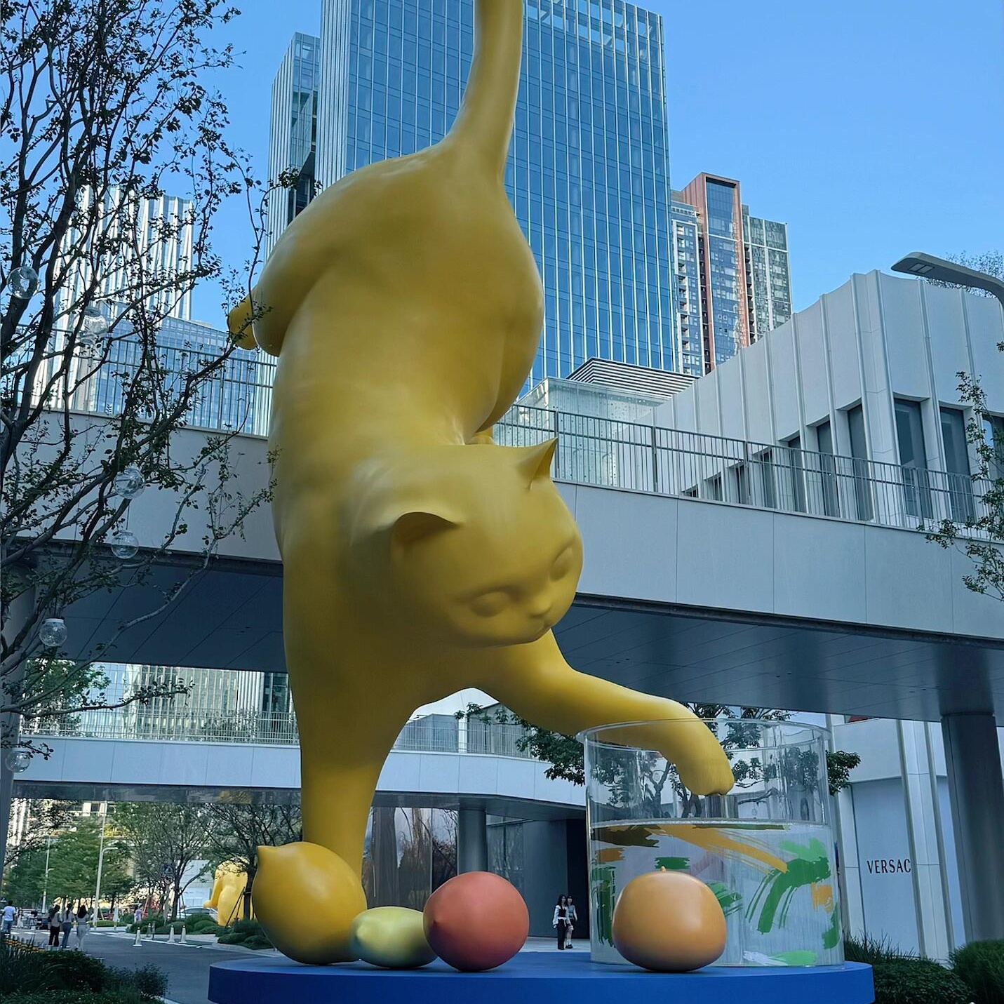 玻璃钢定制猫咪雕塑店铺打卡