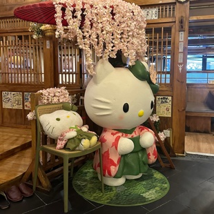 玻璃钢雕塑定制helloKitty凯蒂猫雕塑定制网红打卡拍照背景墙