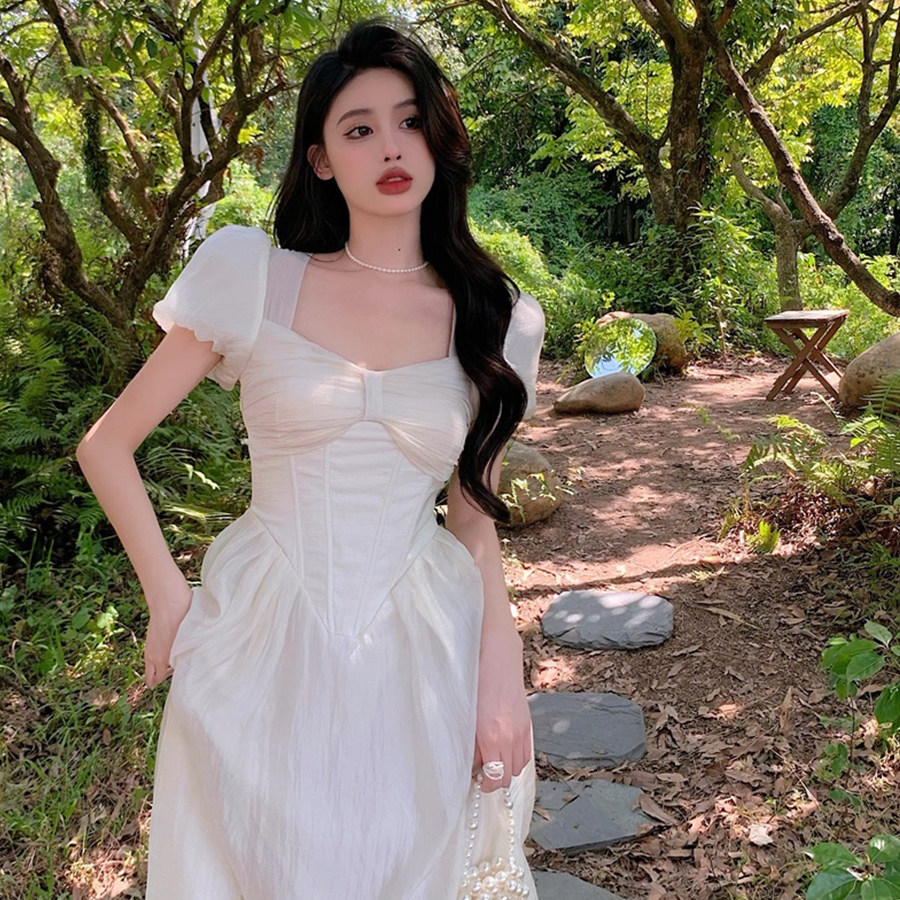 夏又a又飒巨显瘦绝美白色连衣裙女大码法式高级感别致漂亮裙子a字