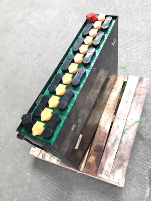 210叉车12-3VBS-210淄博火炬电瓶