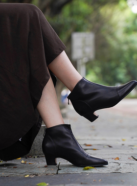 壹家shoes 740003软羊皮尖头及裸靴4公分粗跟靴女简约百搭短皮靴