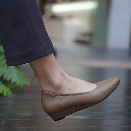 壹家shoes030047羊皮坡跟单鞋女皮鞋2025新款通勤百搭真皮一脚蹬