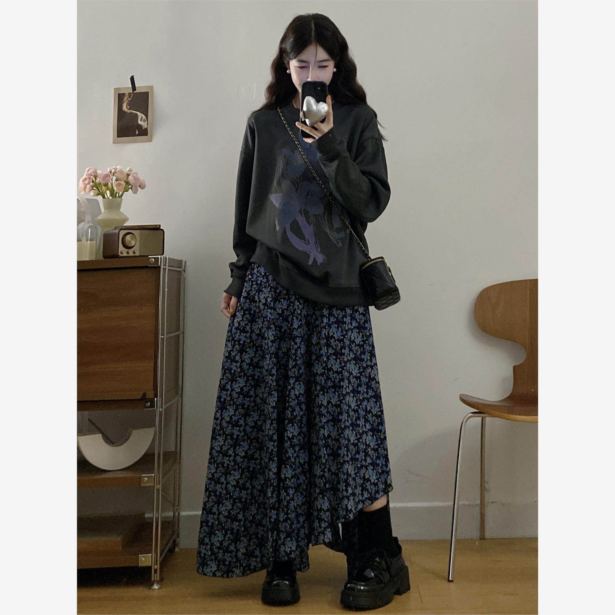 大码胖mm秋季新款套头宽松长袖卫衣覆古不规则碎花吊带裙两件套女