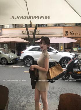 7elling杏色半高领修身巨好看的早秋连衣裙女韩系穿搭辣妹短裙子