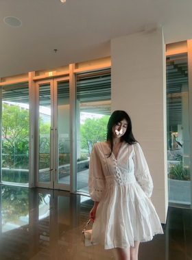 Sin boutique 白色v领蕾丝镂空长袖连衣裙女夏新款法式重工a字裙