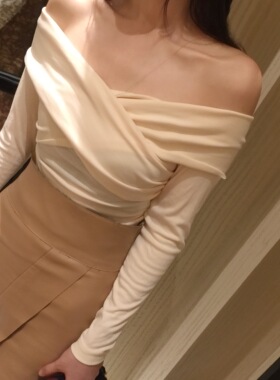 Sin Boutique 新品显白洋气修身收腰复古上衣小心机性感长袖T恤女