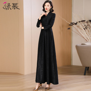春秋季新款连衣裙加绒加厚2026收腰长袖气质优雅减龄超长裙大摆裙