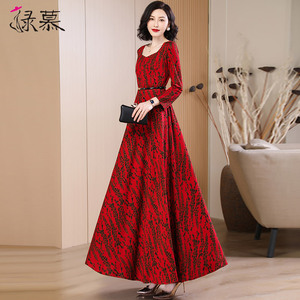 时尚红色碎花连衣裙女长款2026春秋新款修身大摆裙显瘦气质长裙