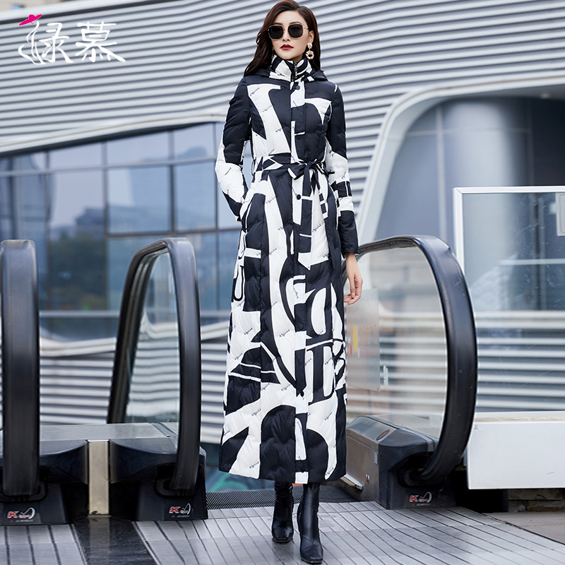 绿慕时尚风字母印花连帽羽绒服