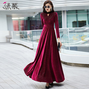 酒红色长款连衣裙女2026秋新款收腰显瘦长袖减龄大摆过膝长裙子