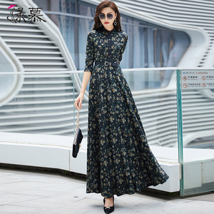 时尚碎花长袖连衣裙女长款2026春春秋新款显瘦设计感拼接高端长裙