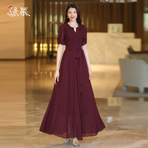 今年流行酒红色连衣裙2026新款高级感气质显瘦女夏收腰遮肉长裙