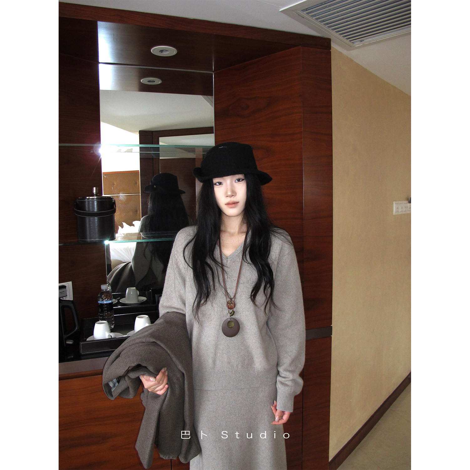 巴卜Studio 灰色v领套头毛衣针织直筒半身裙套装秋冬休闲两件套,女装/女士精品,时尚套装,淘宝优惠券,粉丝福利购,淘宝优惠卷