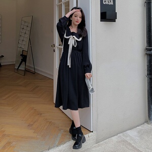 大码黑色娃娃领蕾丝连衣裙女2023春季新款法式温柔风气质收腰显瘦图片