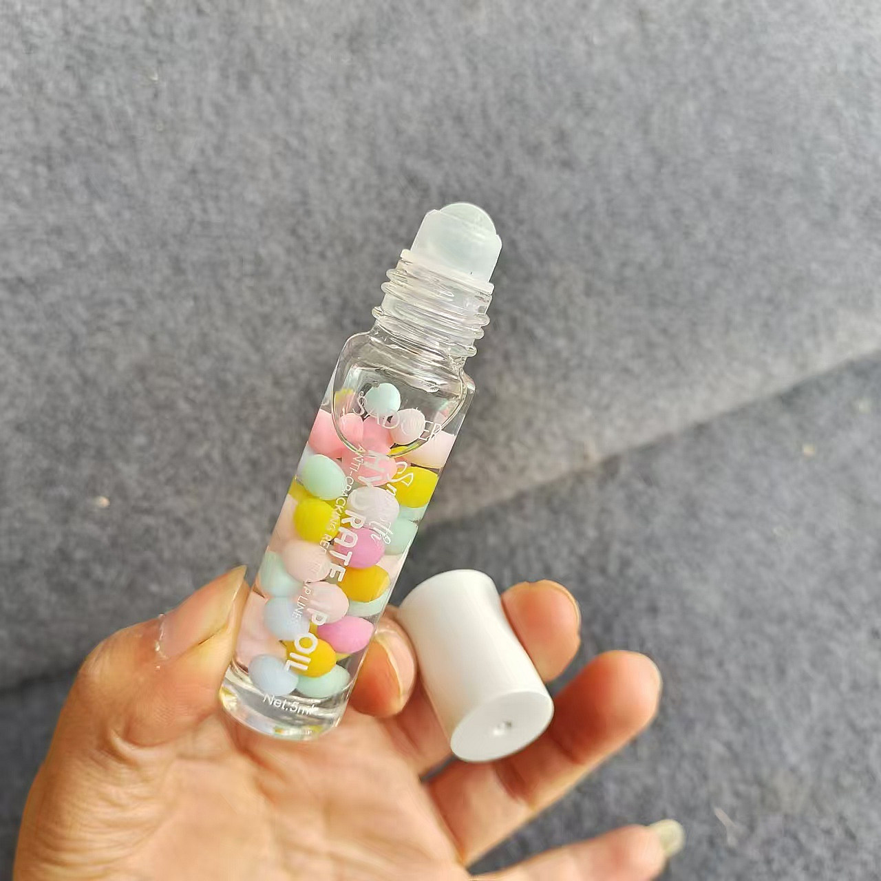 卡哇伊~出口英国马卡龙滋润唇油5ml 防干裂气皮保湿滋润唇膏修护