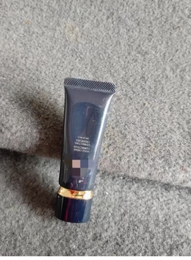 早八伪素颜的神~日本黑色长管隔离霜保湿妆前滋润12ml