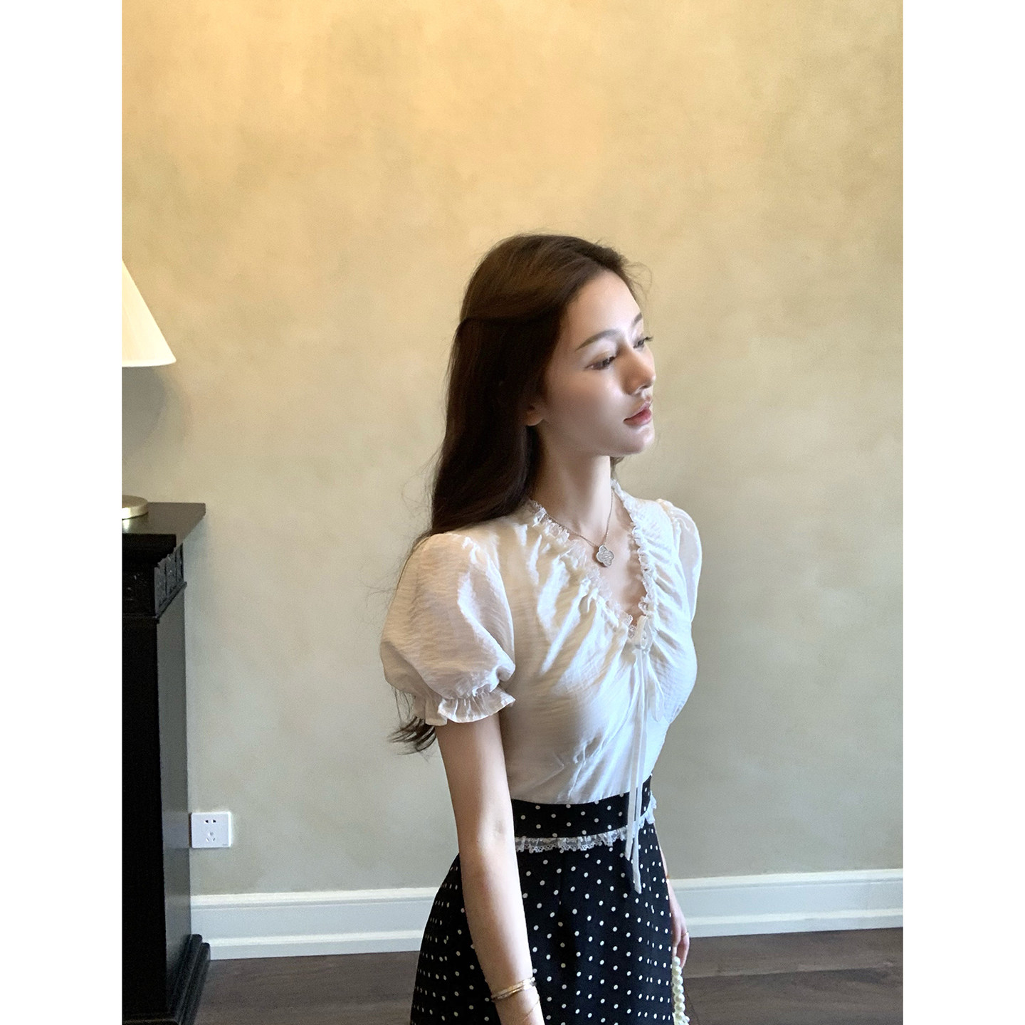 桃可了《白梦少女》版型超好 蝴蝶结假两件泡泡袖v领波点连衣裙女