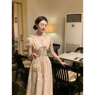 镜月漫游 桃可了 复古温柔V领甜美显瘦重工设计碎花连衣裙长裙女