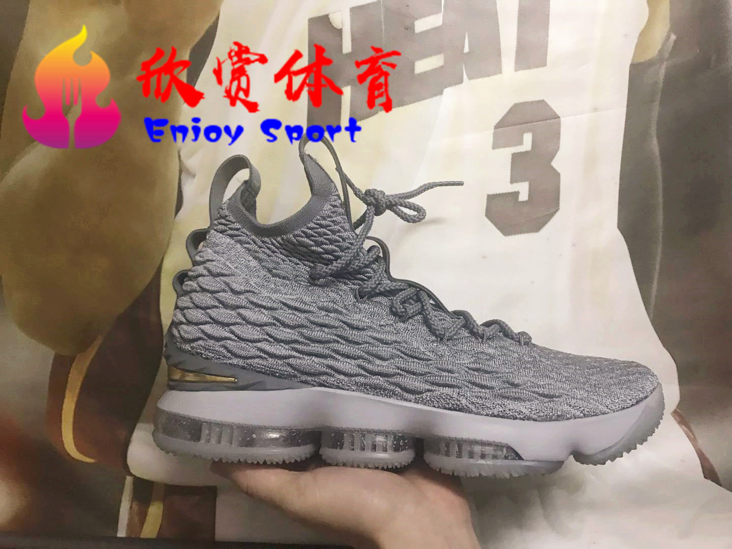 Lebron15詹姆斯室外灰金