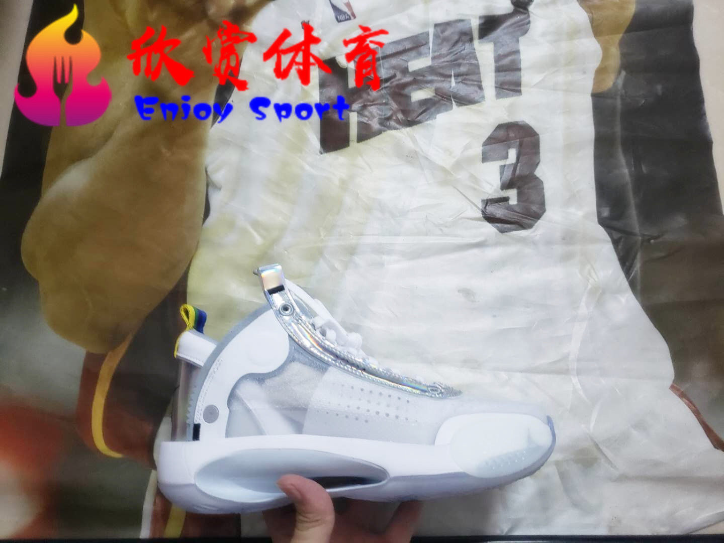 Jordan镭射男女纯白篮球鞋
