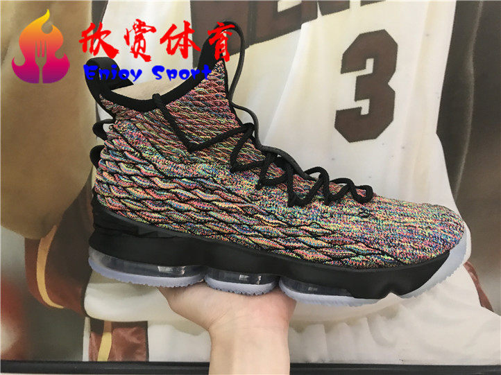 NIKE欣赏詹姆斯15黑彩虹篮球鞋